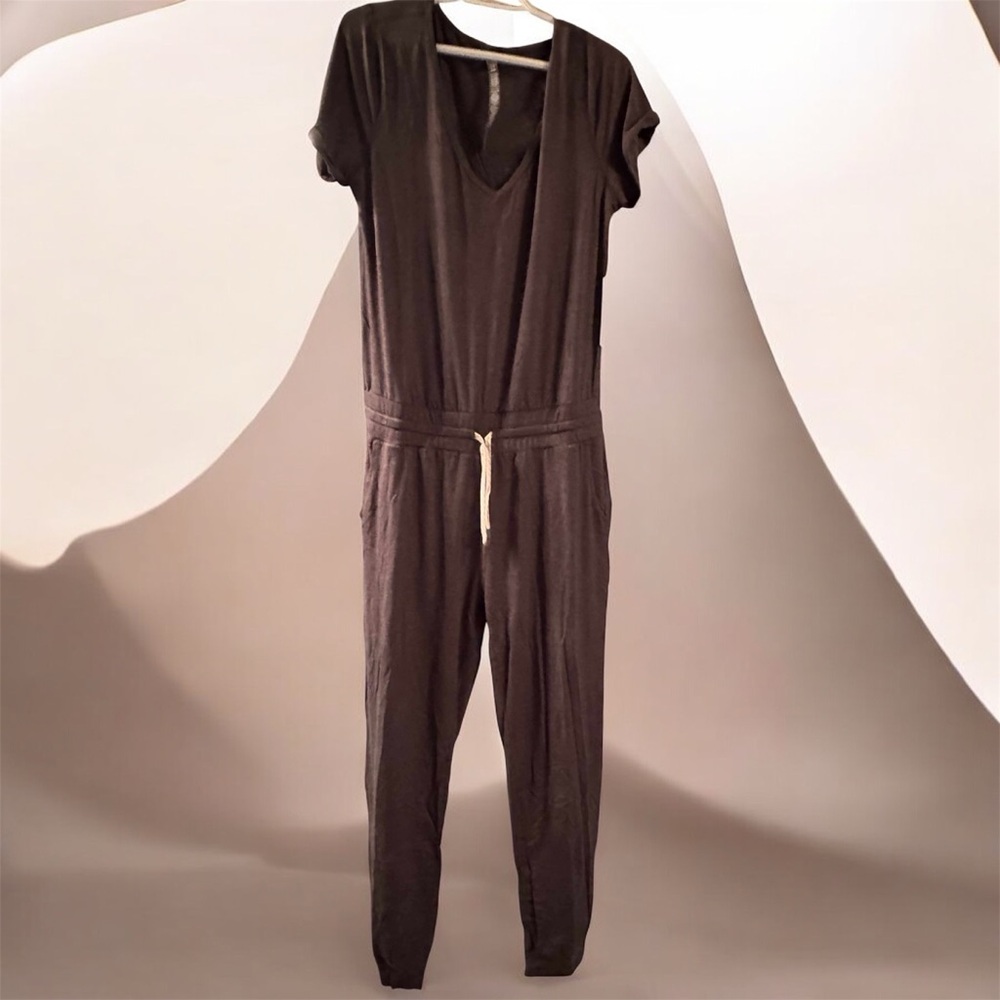 Vuori clothing Elegant charcoal Jumpsuit LARGE - XL length 58in pit to pit 18in